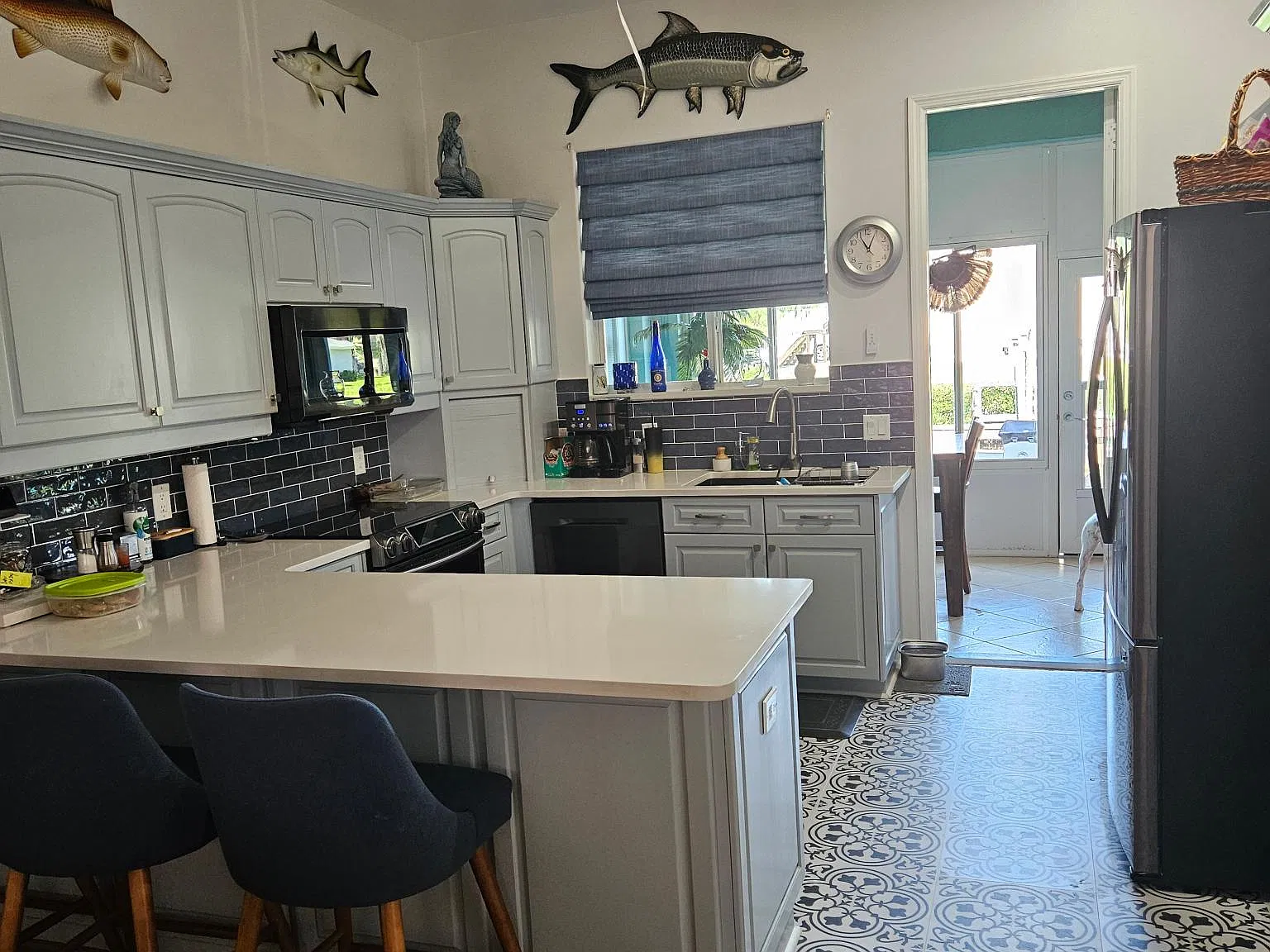 3 bed, 2.5 bath, 2020 sqft, $2,600 — Photo 2