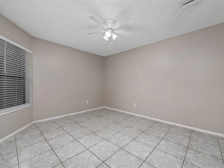 140 Lakepointe Cir — Photo 7