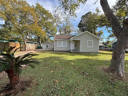 1401 Austin St Photo 1