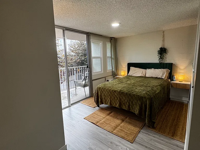 1129 Rycroft St #201 — Photo 5