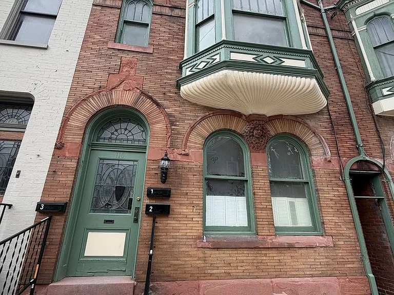 110 S Beaver St — Photo 1