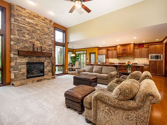 3rd image of 15301 Maple Dr