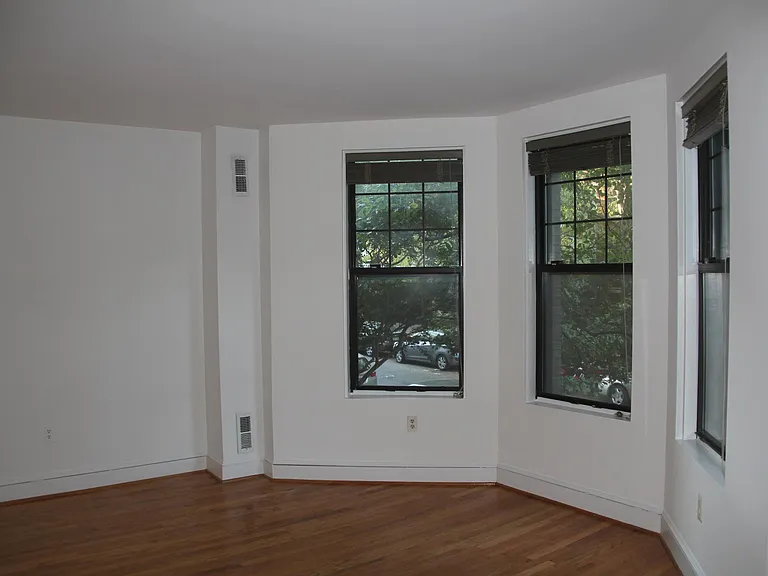 1844 1/2 California St NW — Photo 4