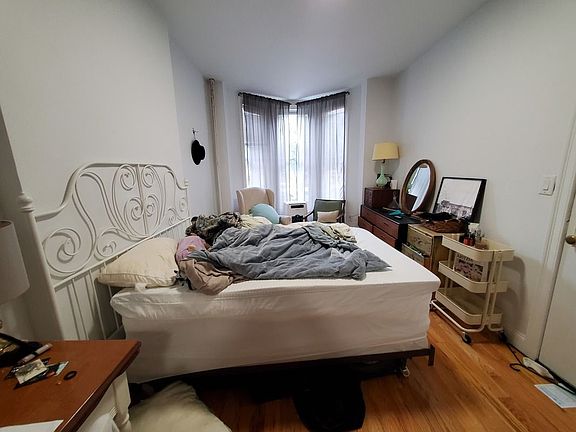 4th image of 258 12th St APT 2