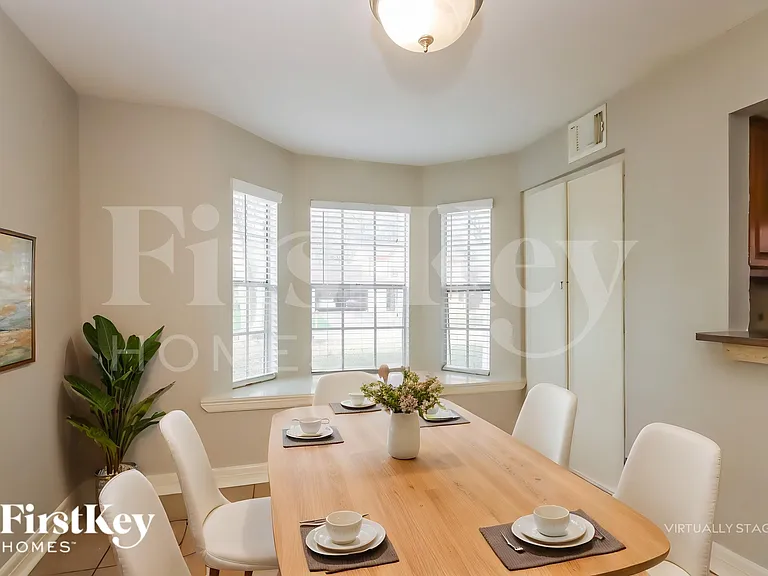 3210 Lake Stream Dr — Photo 7