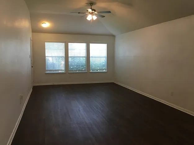 22 Mira Loma Dr — Photo 5