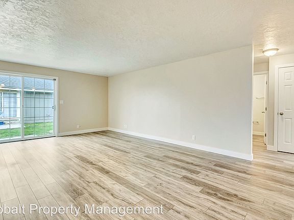 3rd image of 525 NW 9th St APT 1