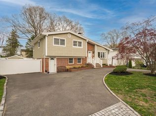 203 W 18th St, Deer Park, NY 11729