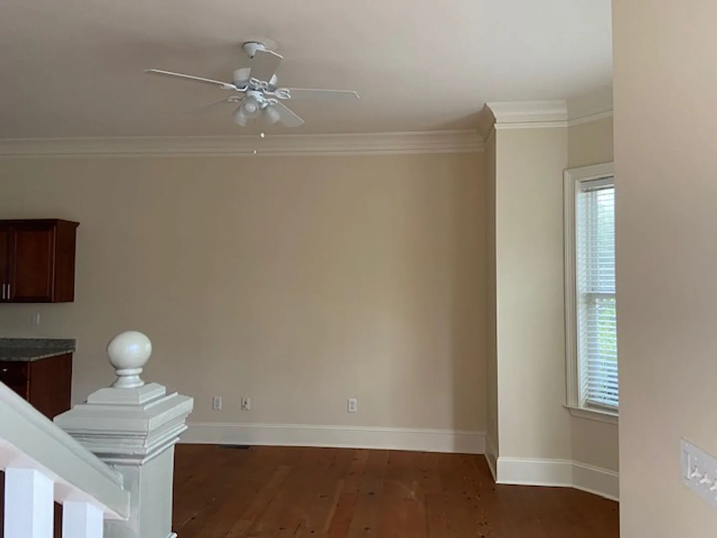 Luxury Townhome in the Heart of Downtown with Private Parking — Photo 3