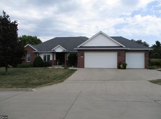 615 Prairie View Dr, Carroll, IA 51401