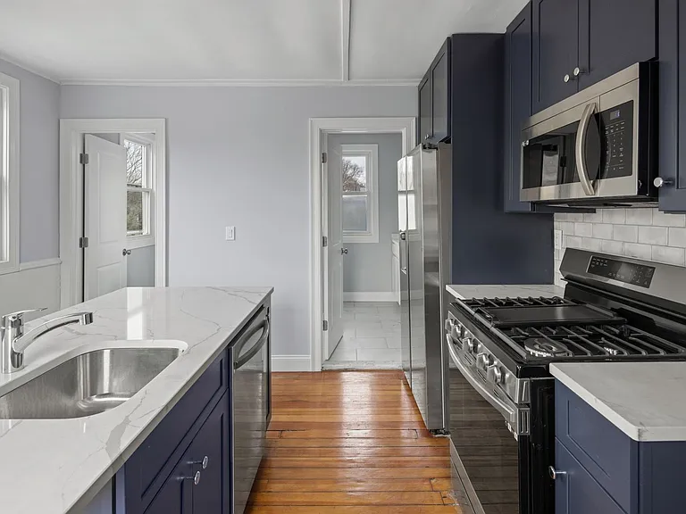 90 Nicoll St. — Photo 1