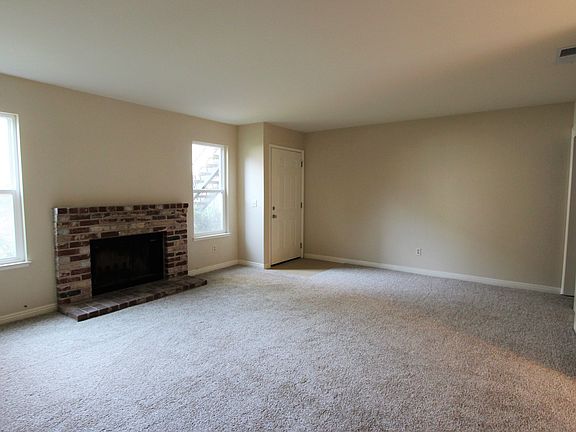 5th image of 9101 Newhall Dr APT 7
