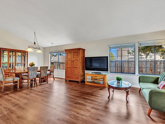 3rd image of 208 Newbury Way