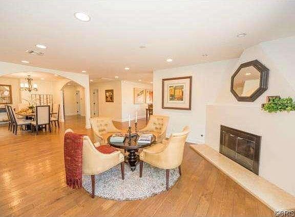 5th image of 23365 Calvert St