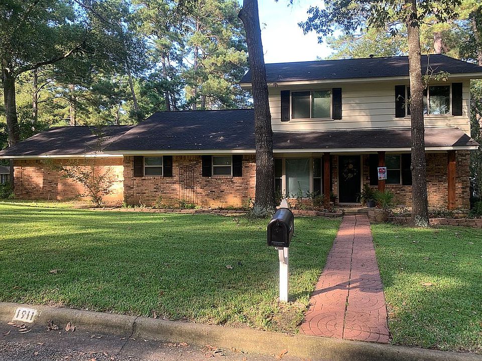 Nice corner lot