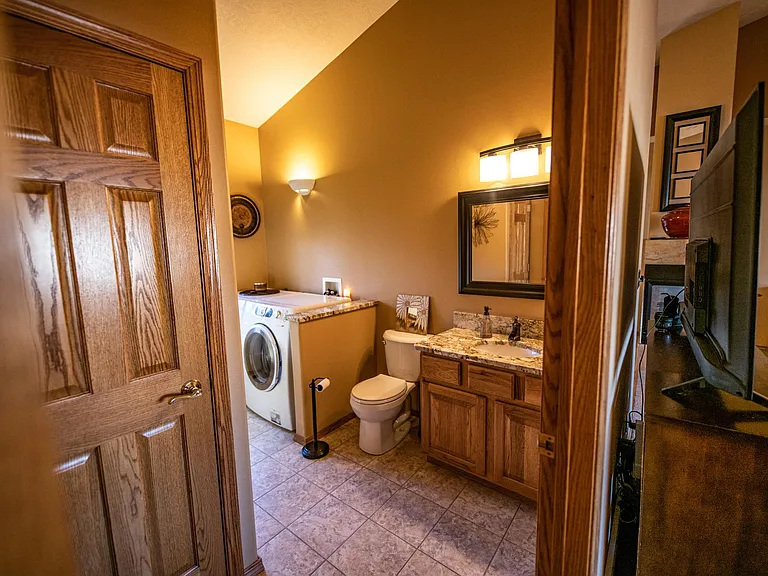 616 Swan Ct — Photo 9