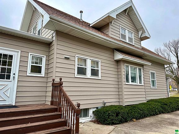 3rd image of 1006 W 5th St