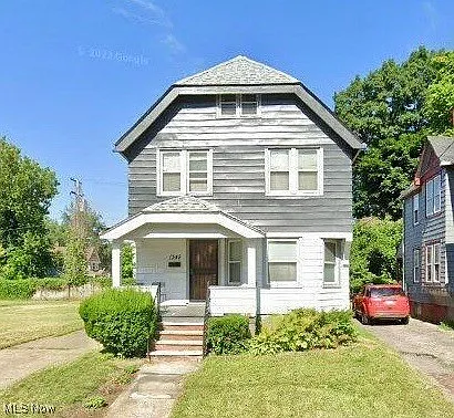 1348 E 111th St photo 1
