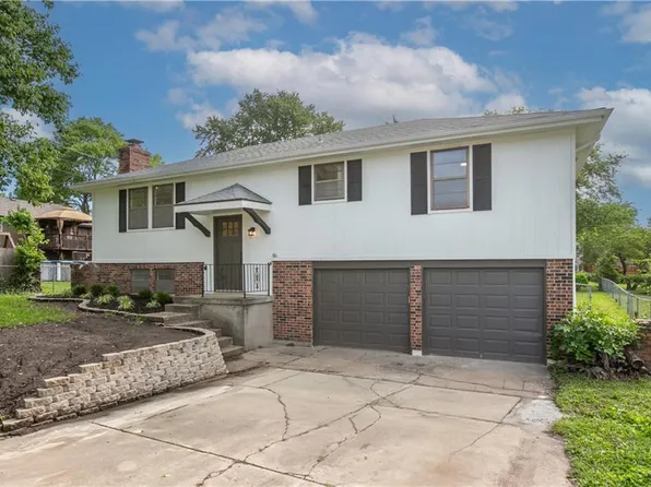 1603 Chapel Ln, Harrisonville, MO 64701