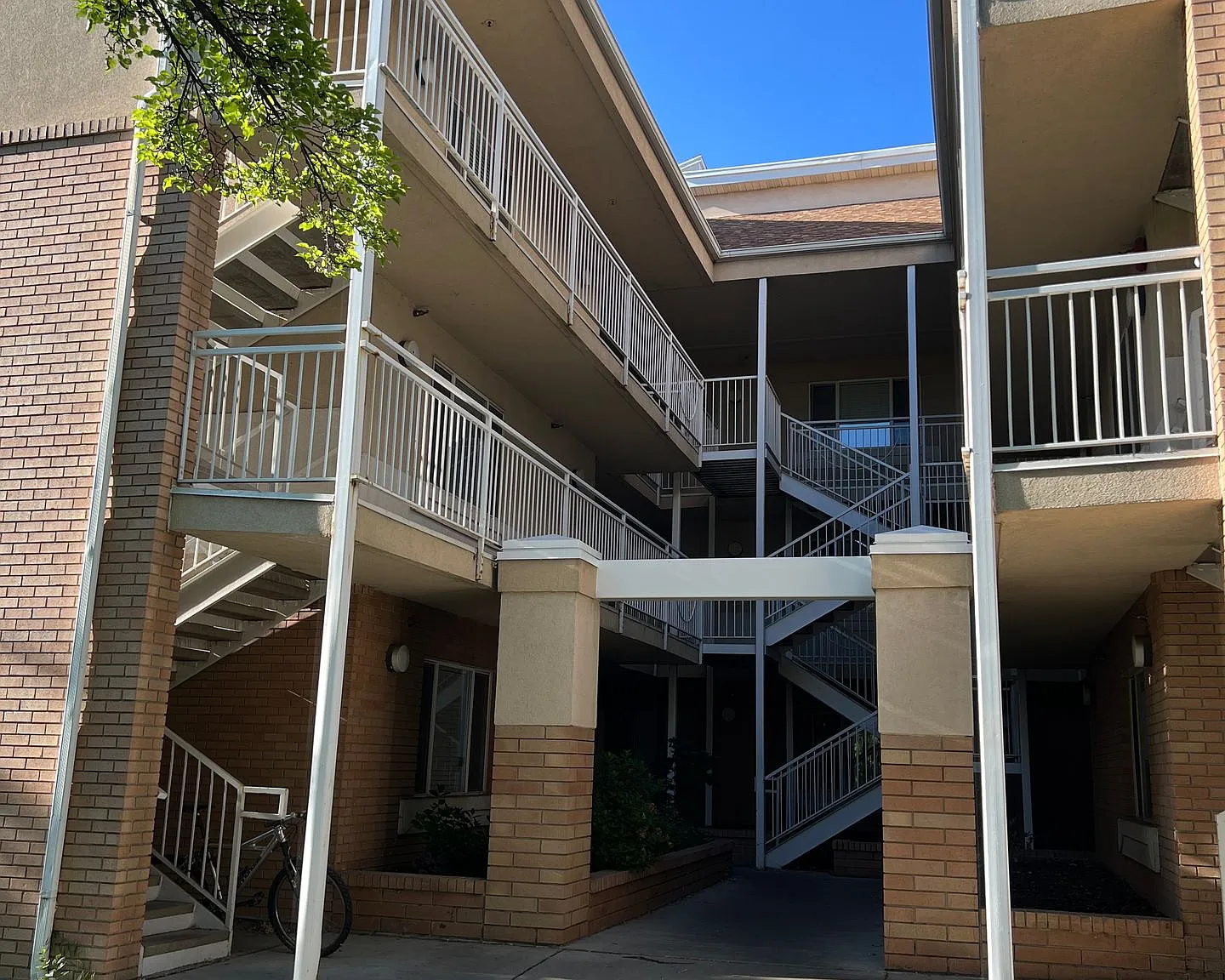 Reduced Rent (For Alimited Time) -One Bedroom Next To Provo Rec Center, Park And Near Utah Valley... — Photo 3