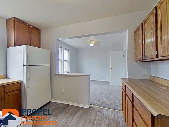 2nd image of 994 Elm St #2
