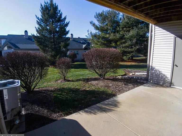 247 Greenview Dr — Photo 13