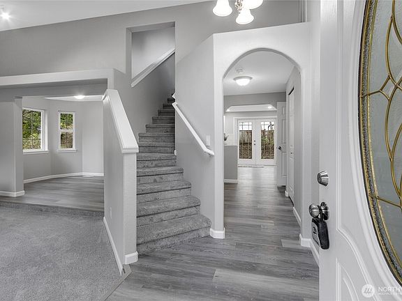 4th image of 19420 78th Street E