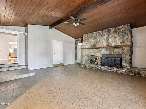 5th image of 1400 Staunton Dr