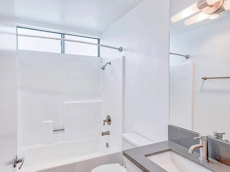 1820 Whitley — Photo 19