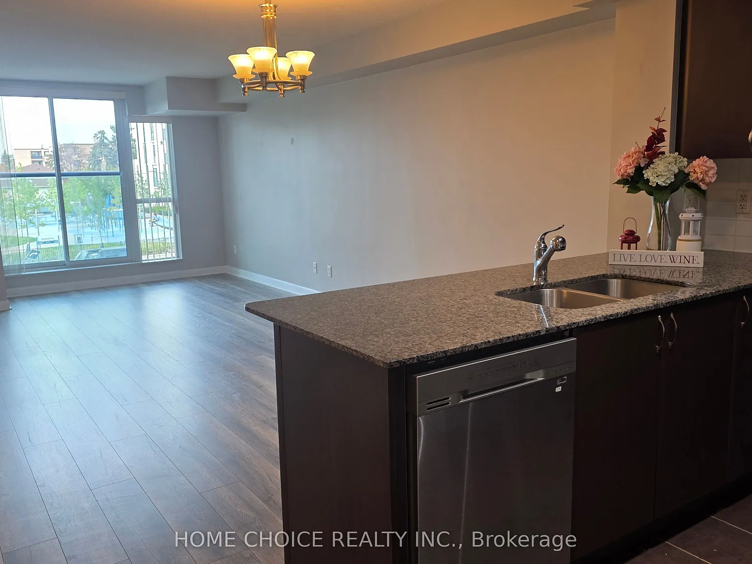 525 Wilson Ave — Photo 2