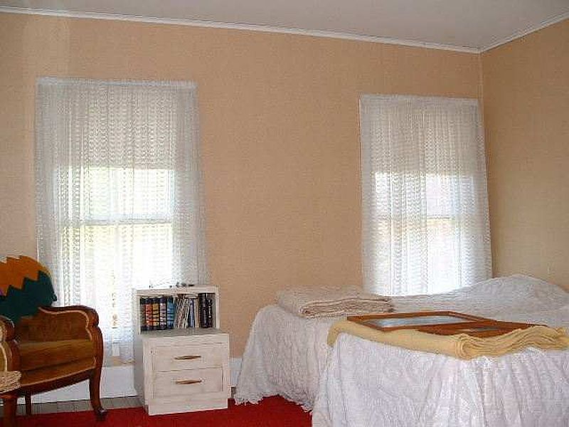 5th image of 112 E BROADWAY