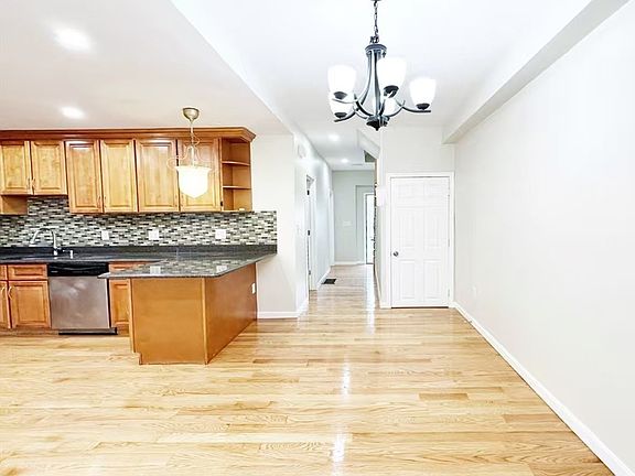 4th image of 90 George St #90