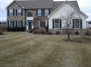 220 Glen Loch Dr, Honey Brook, PA 19344