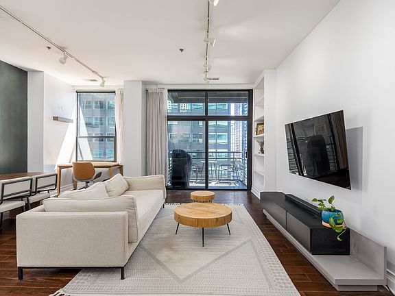 4th image of 130 S Canal St APT 817