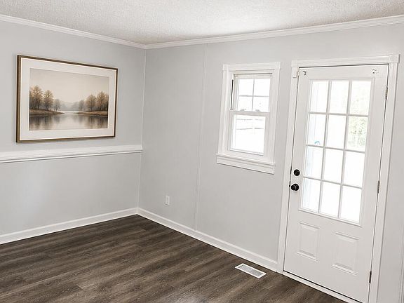 3rd image of 640 Clayton Street