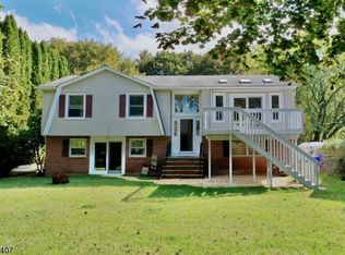 2 Ann Ln, Landing, NJ 07850