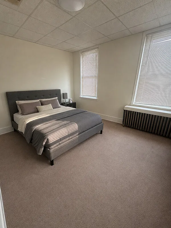 2 bed, 1.0 bath, 900 sqft, $1,600 — Photo 2