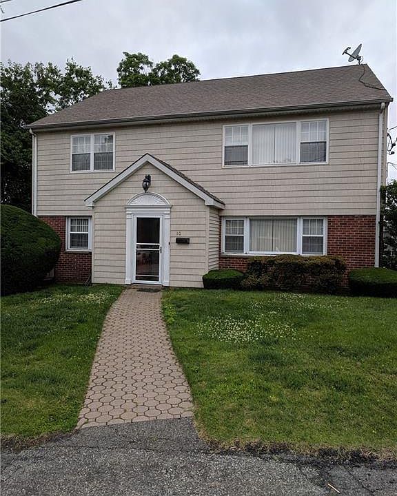 1st image of 10 Braintree Ln