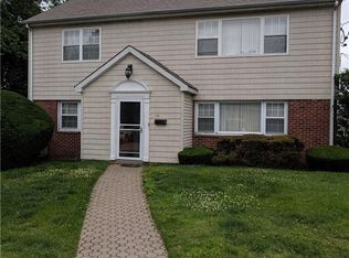 10 Braintree Ln, Yonkers, NY 10710