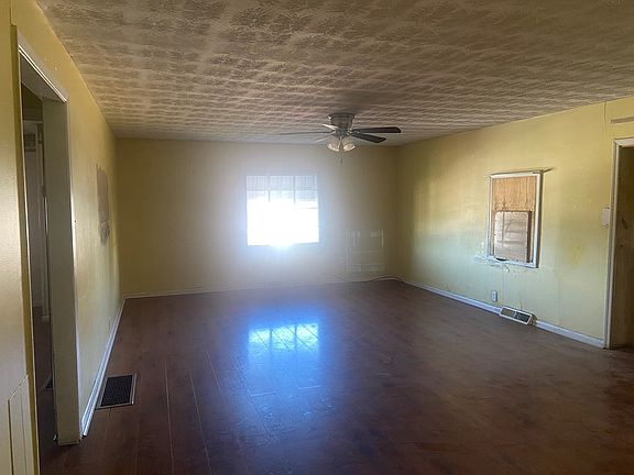 4th image of 18 Poplar Ave