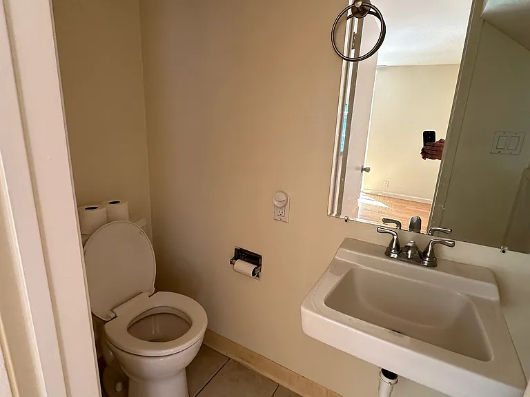 2020 Cedar St #8 — Photo 2