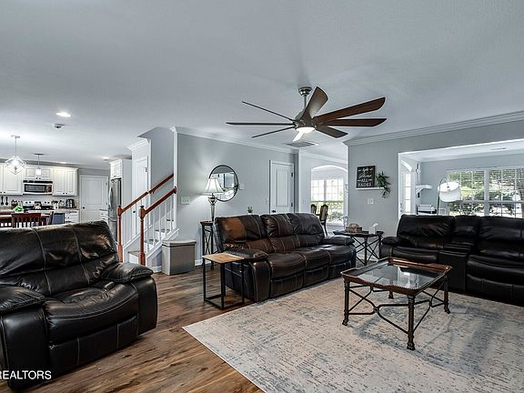 5th image of 1028 Garnet Hill Dr