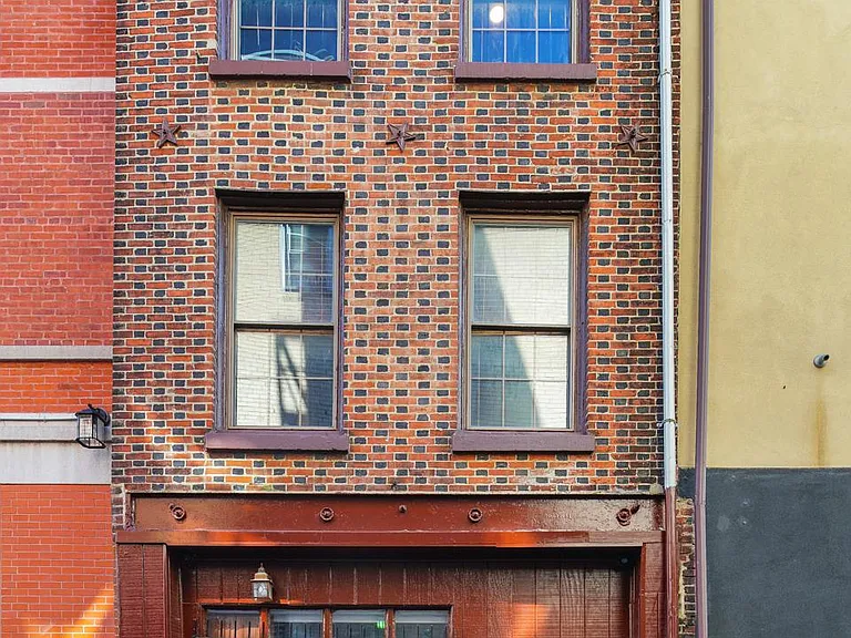 4 S Strawberry St — Photo 14