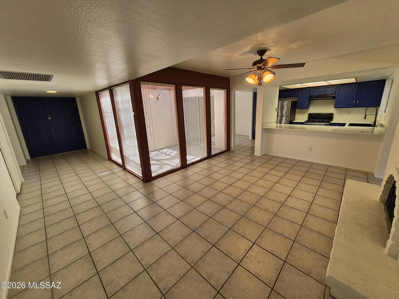 3 bed, 2.0 bath, 1737 sqft, $2,200 — Photo 3