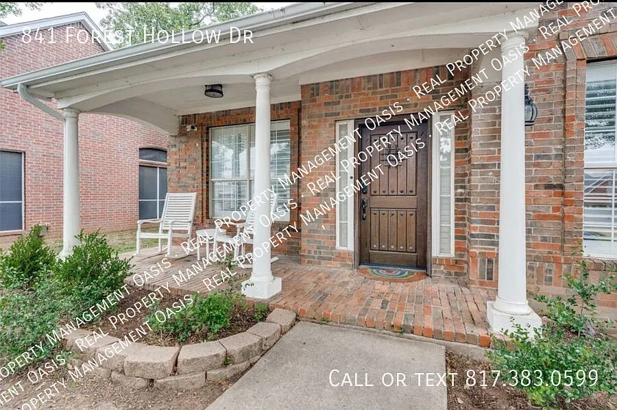 5-Bedroom Pool Home in Hurst Energy-Efficient & Convenient — Photo 2