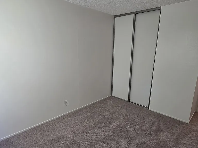 1049 Shell Blvd #8 — Photo 8