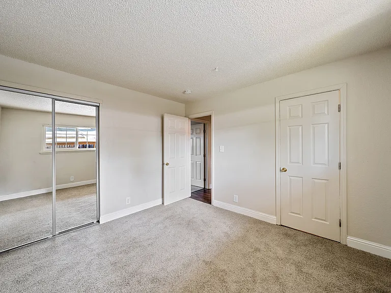Mountain View Apartments — Photo 32