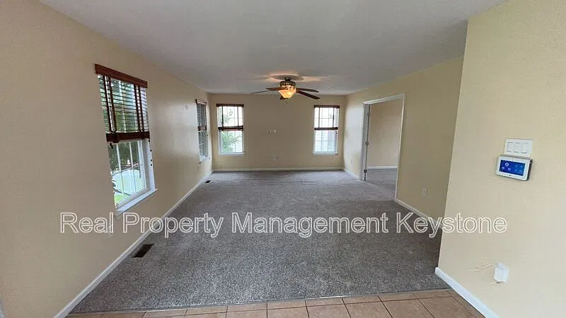 4 bed, 3.5 bath, 2596 sqft, $3,500 — Photo 4