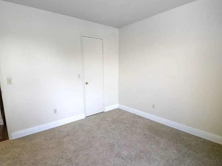 Peppertree Apartments — Photo 35