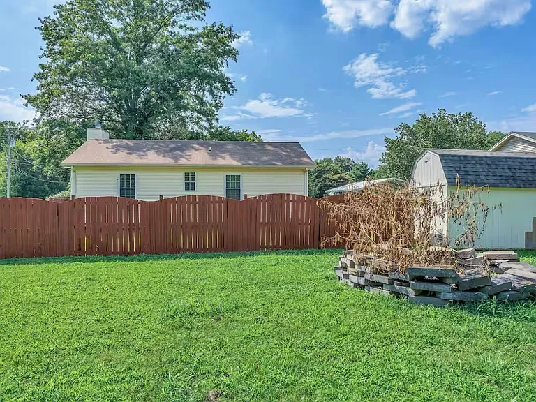 311 Elizabeth Ct — Photo 27